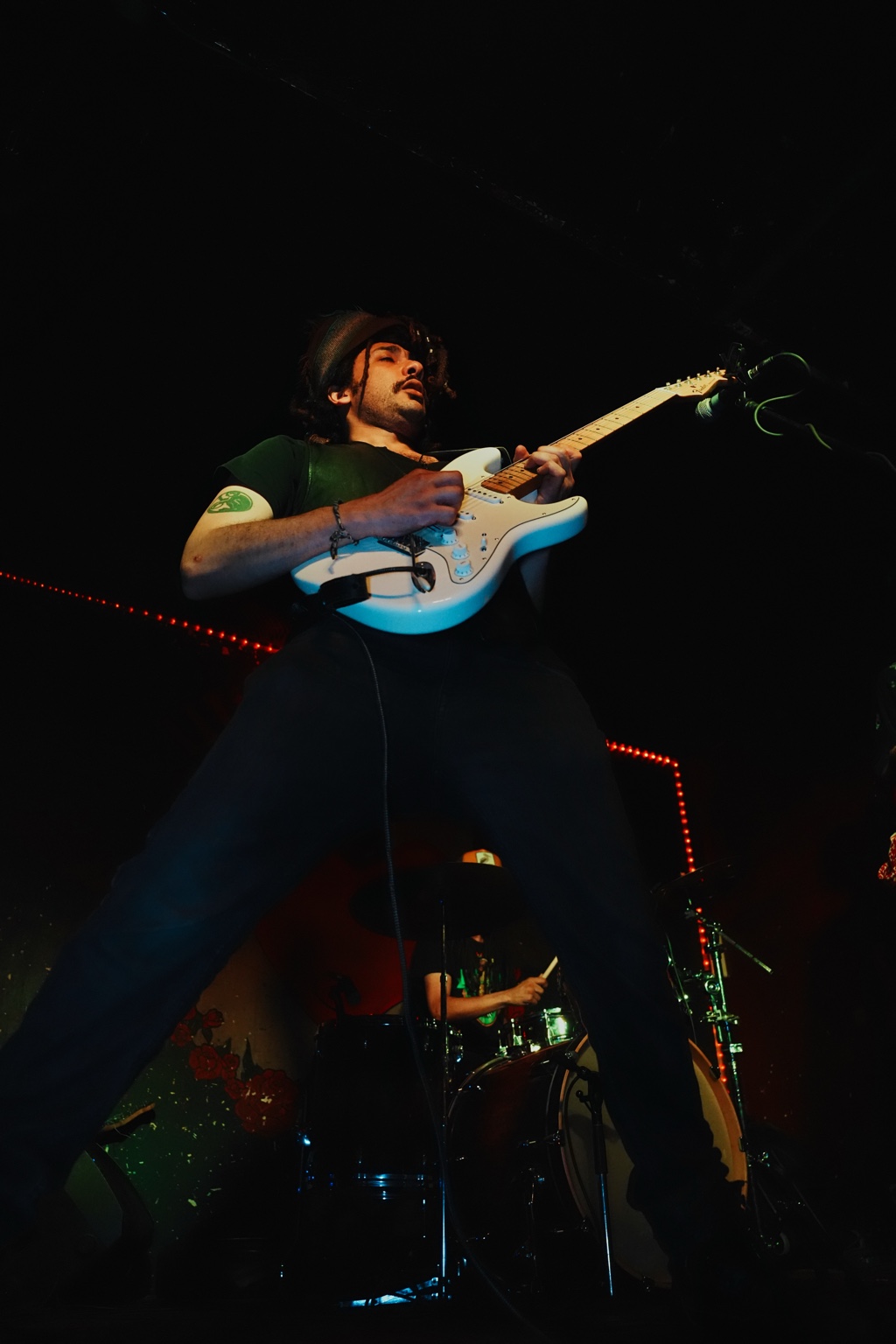 Sammer Salah playing guitar on stage
